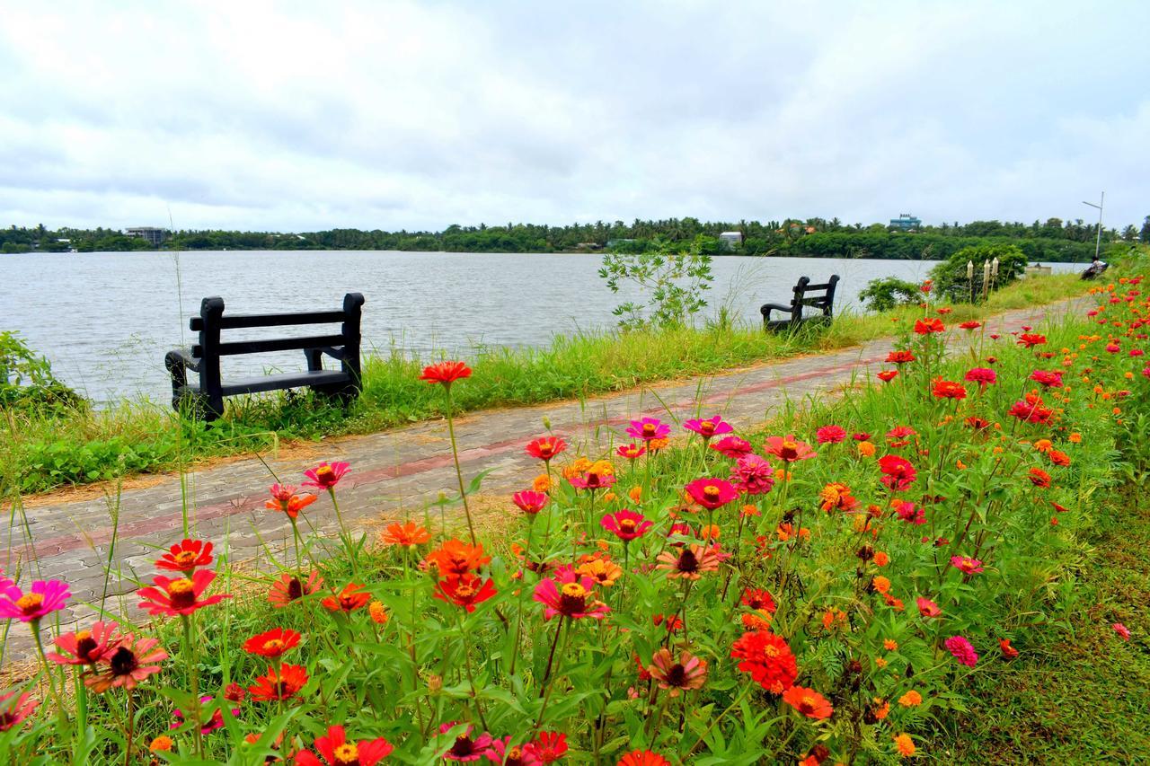 Lake City Resort Anuradhapura Exteriör bild