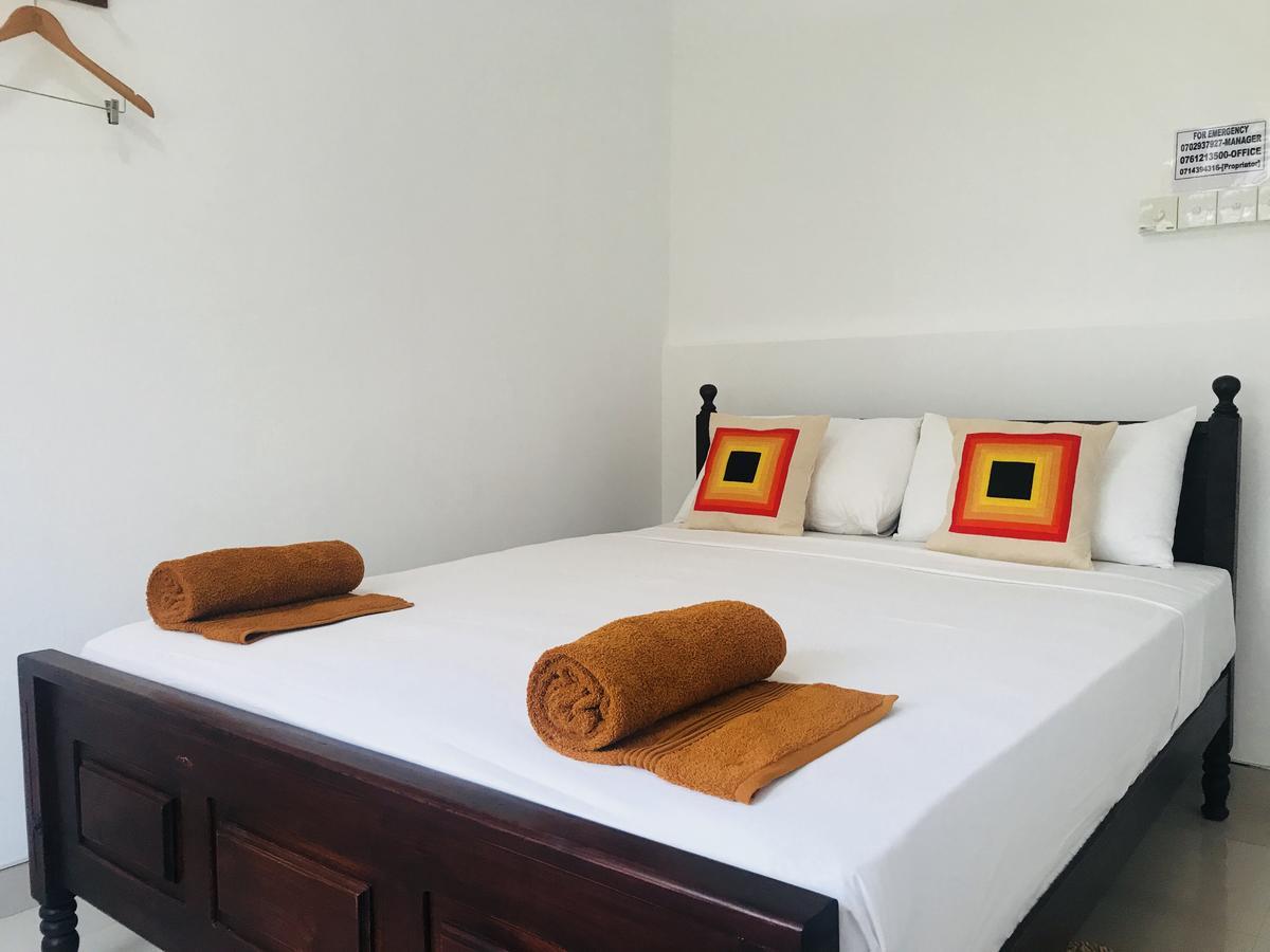 Lake City Resort Anuradhapura Exteriör bild
