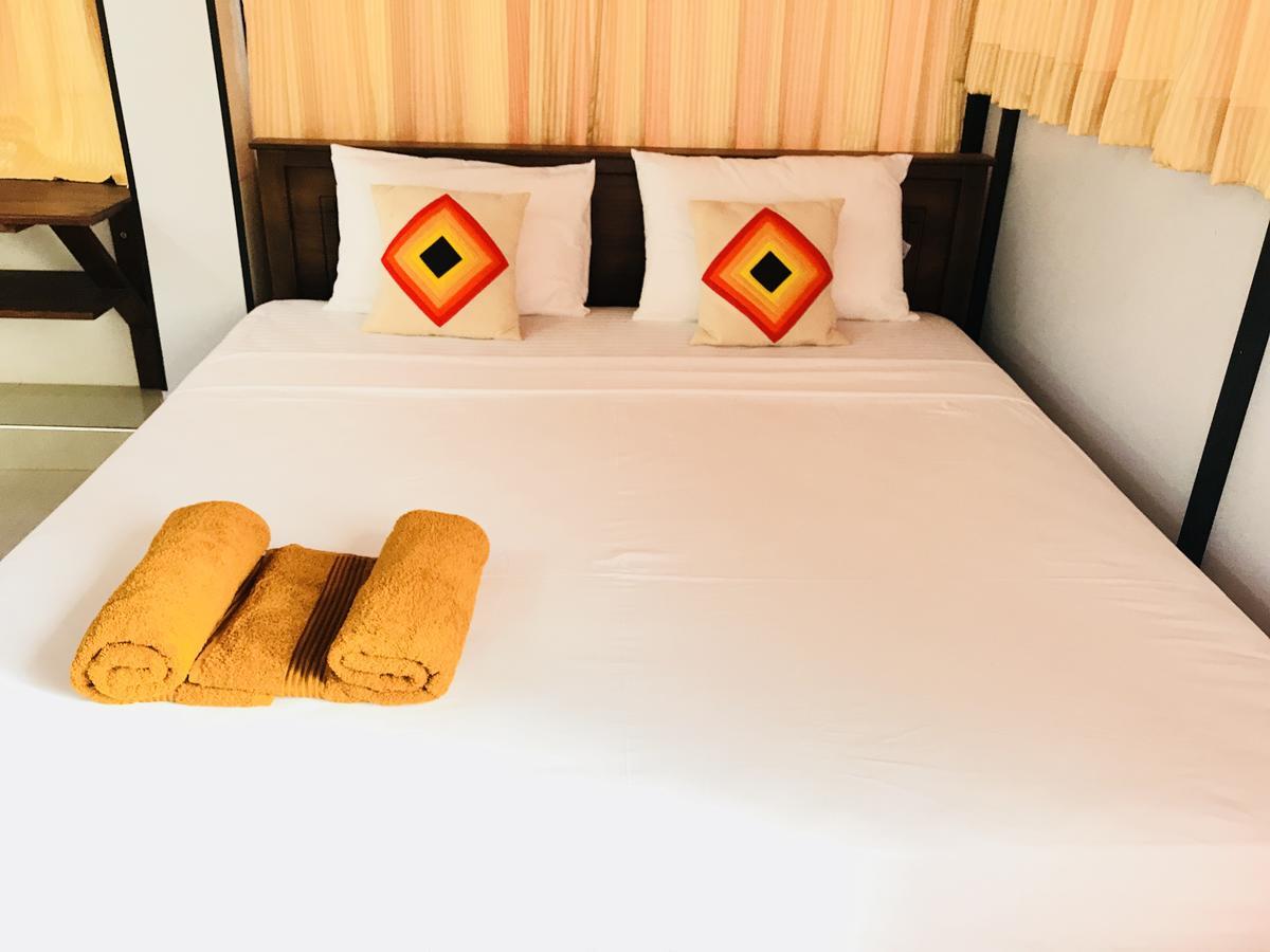 Lake City Resort Anuradhapura Exteriör bild