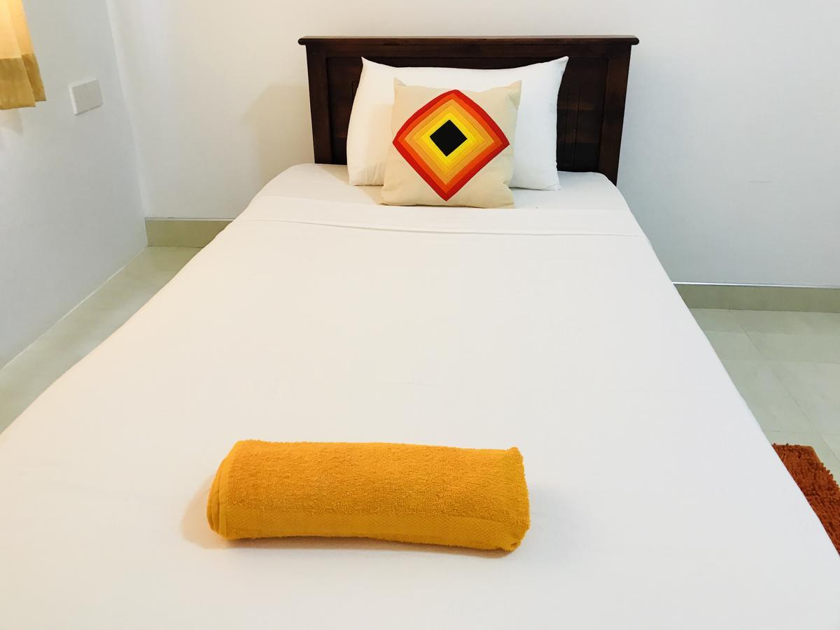Lake City Resort Anuradhapura Exteriör bild